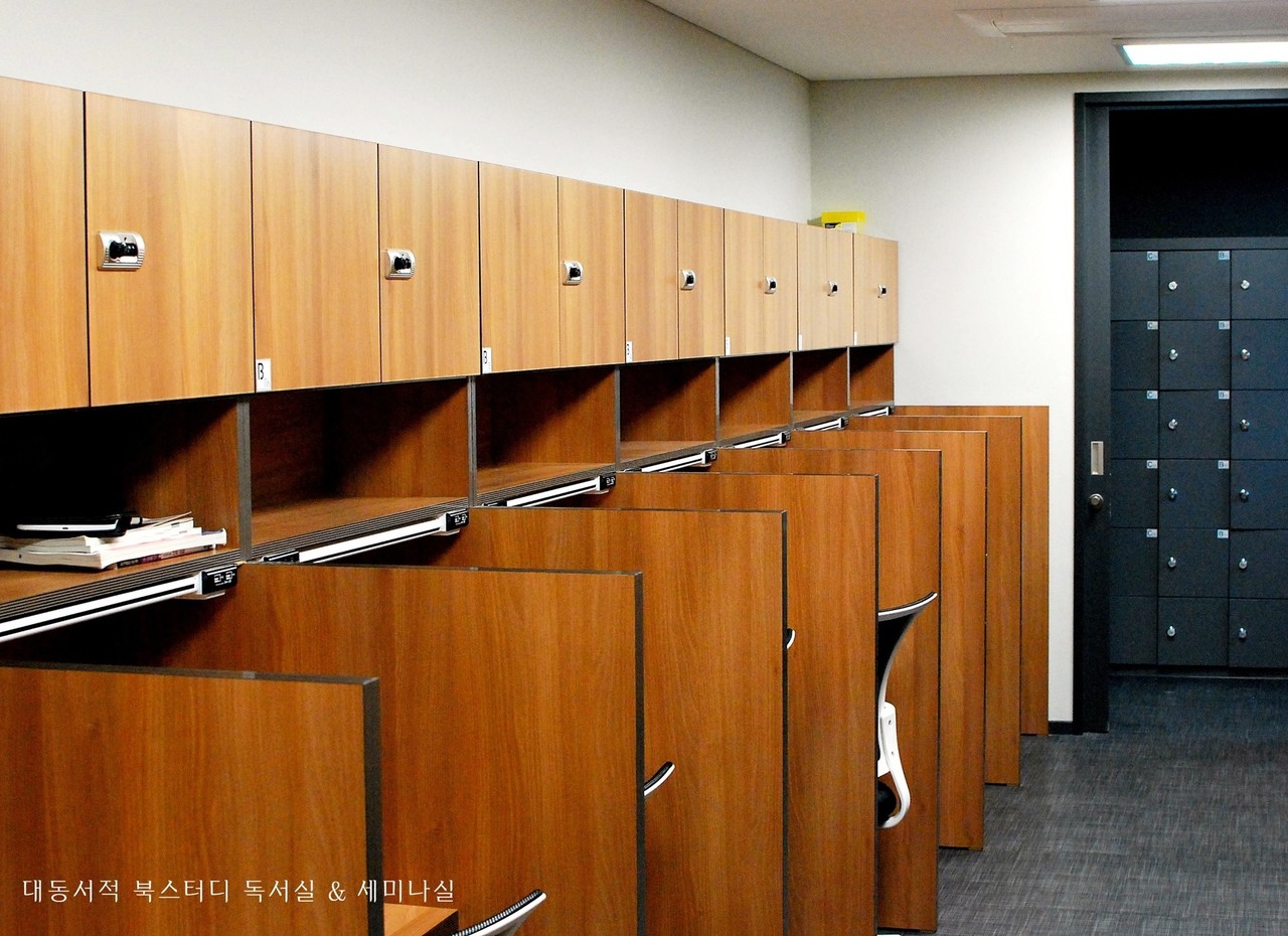 <strong>3층 - 북스터디독서실</strong><br/>이용 문의 T. 070 4345 8103