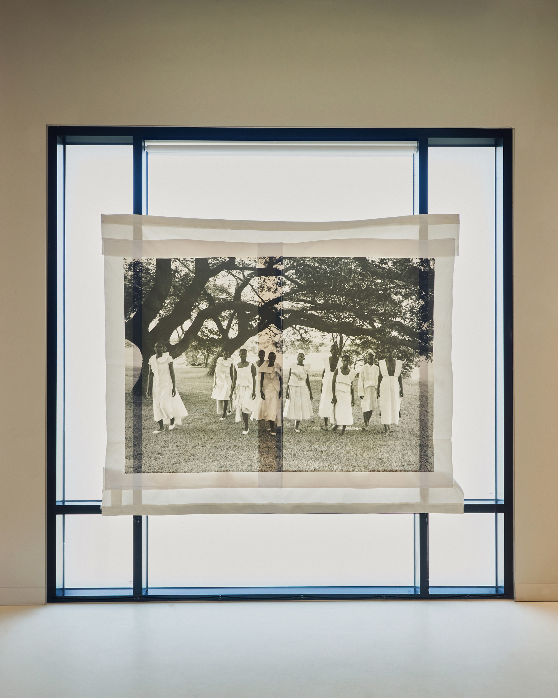 Stitching the Moment 진태옥 x 김중만 219x190cm Print on canvas, stitched 2003