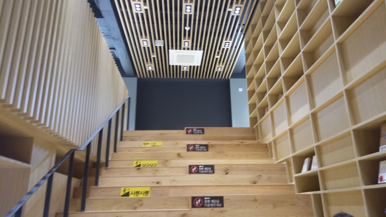 <strong>1층 - 대동서적</strong><br/>문학,인문,사회과학