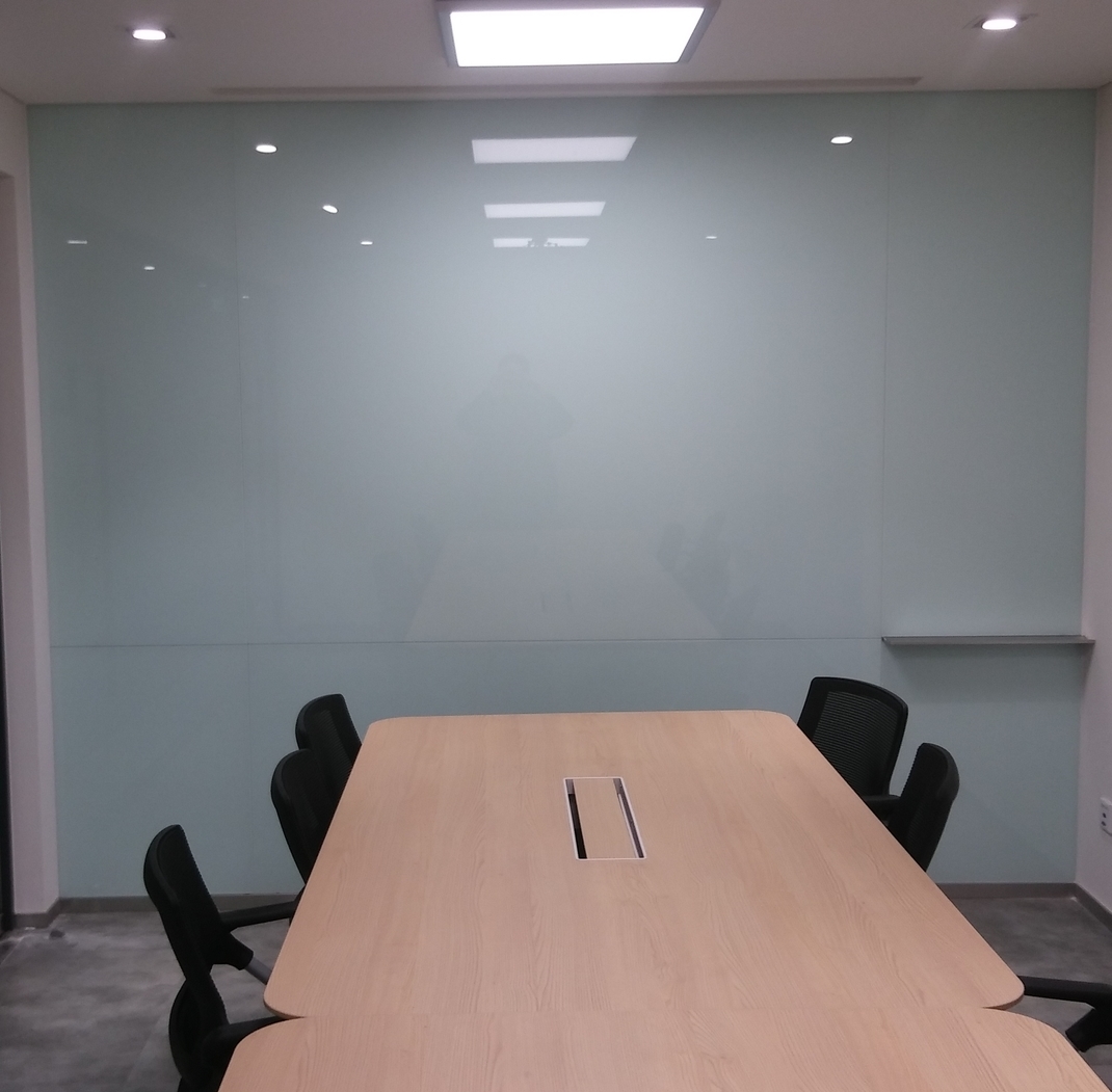 <strong>3층 - 북스터디독서실[세미나/미팅]</strong><br/>이용 문의 T. 070 4345 8103