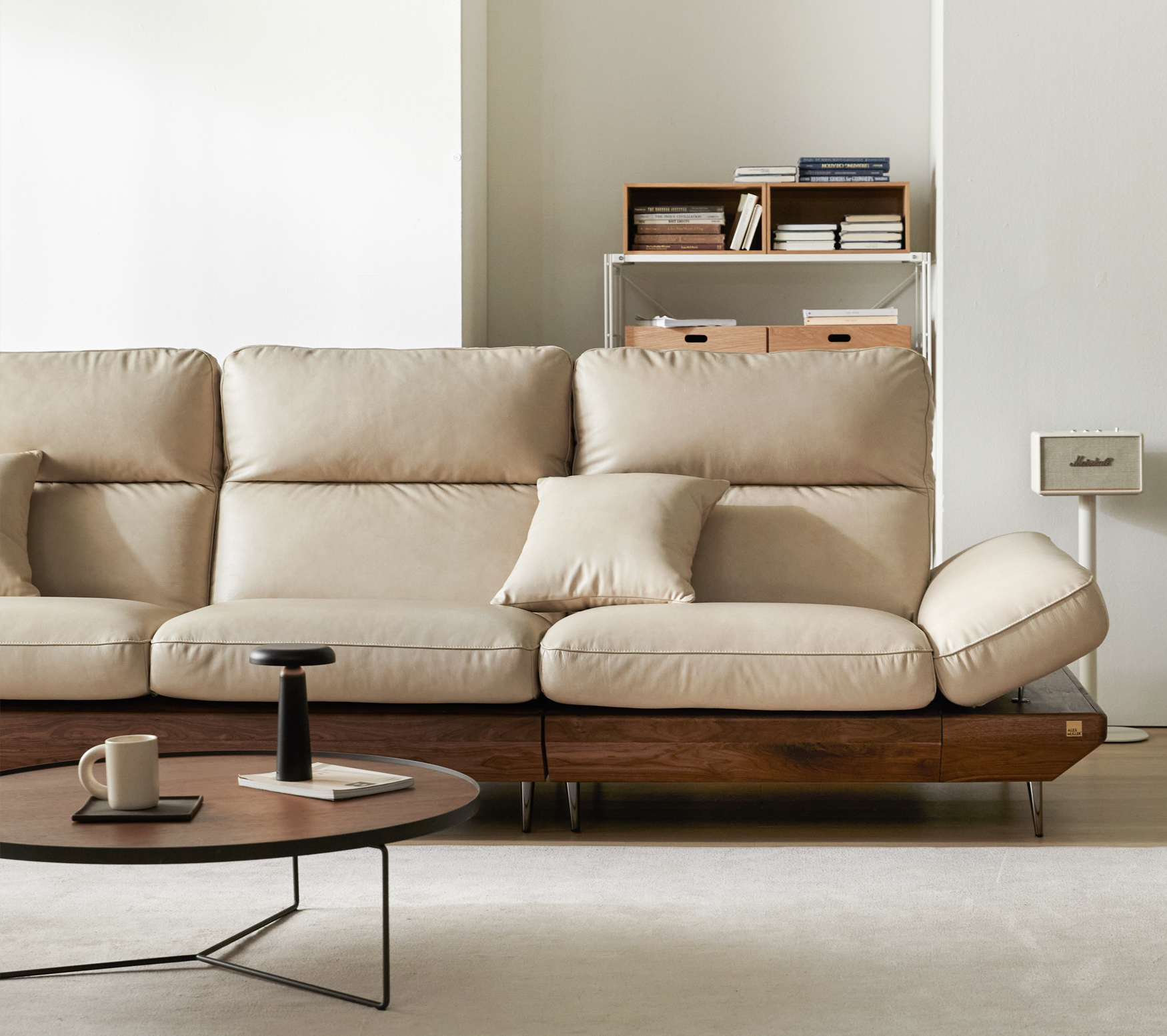 <p style="text-align:left; font-size:16px; margin-top:26px;">Gotha Sofa<br><span style="color:#666;"></span></p>