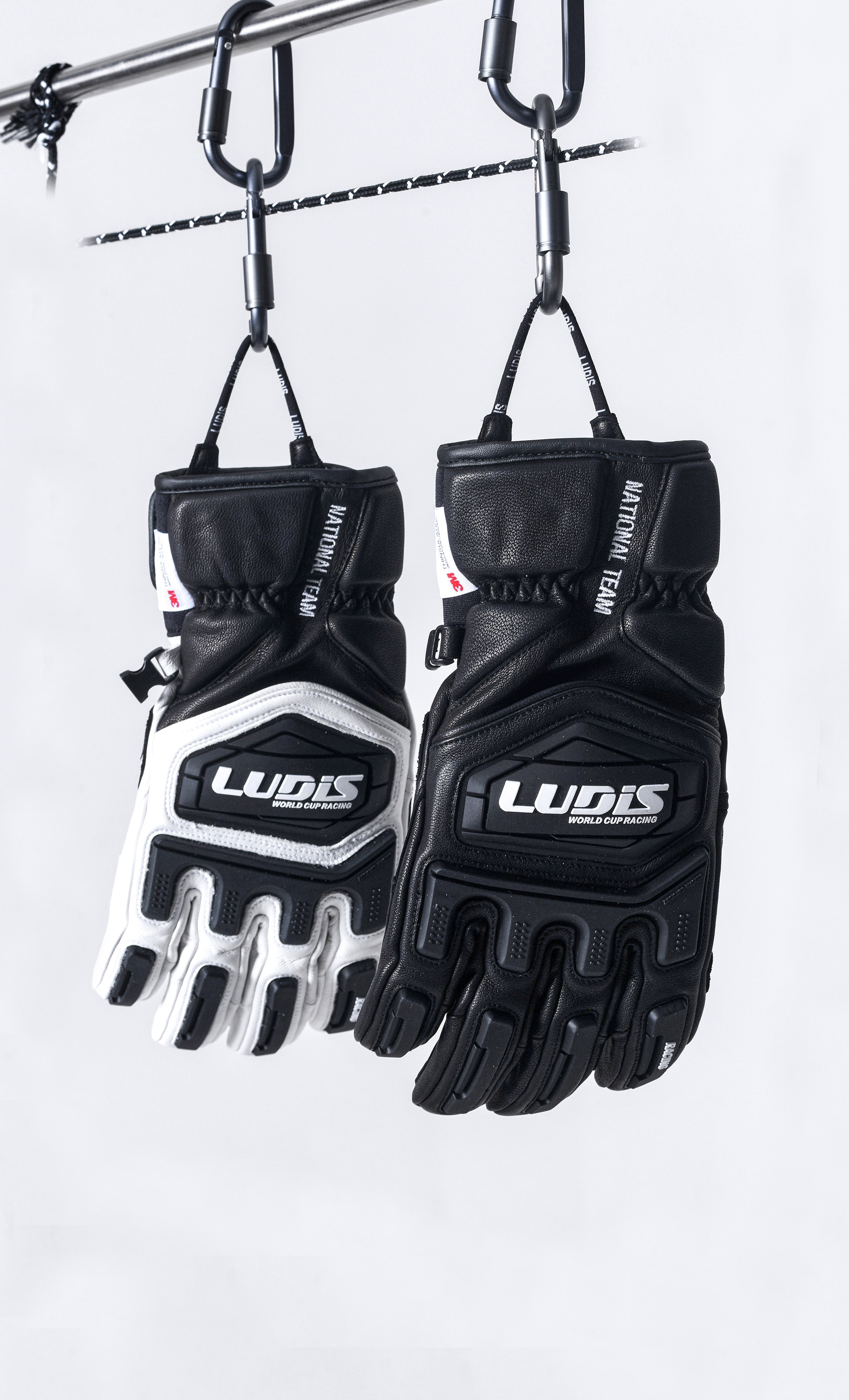 <font size="5"><b>Our Company Brand</b></font size><br>스키·스노보드 장갑 전문 루디스(LUDIS)와 화재진압, 구조장갑 전문 파이어볼트(FIREBOLT)를 운영하고 있습니다.