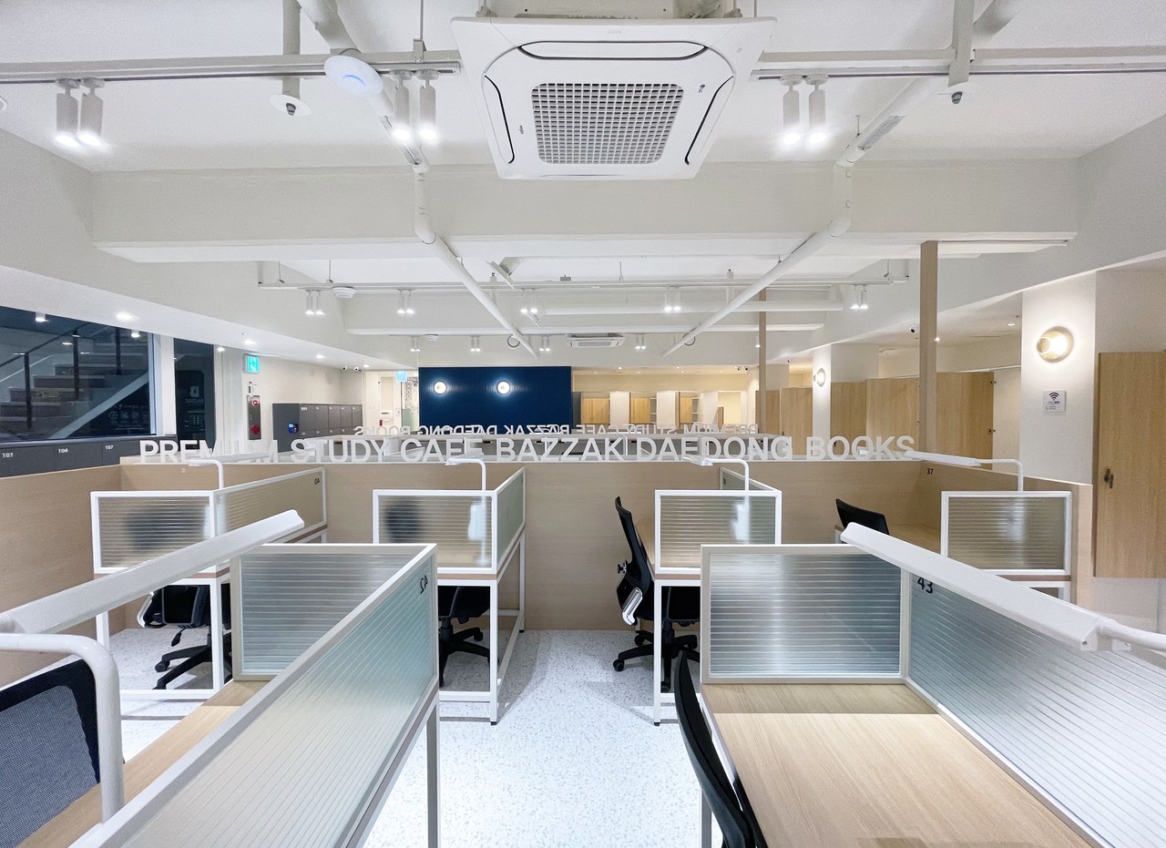 <strong>지하1층 - 바짝스터디카페 </strong><br/>바짝스터디카페 대동서적센터<br/>010-5445-0955