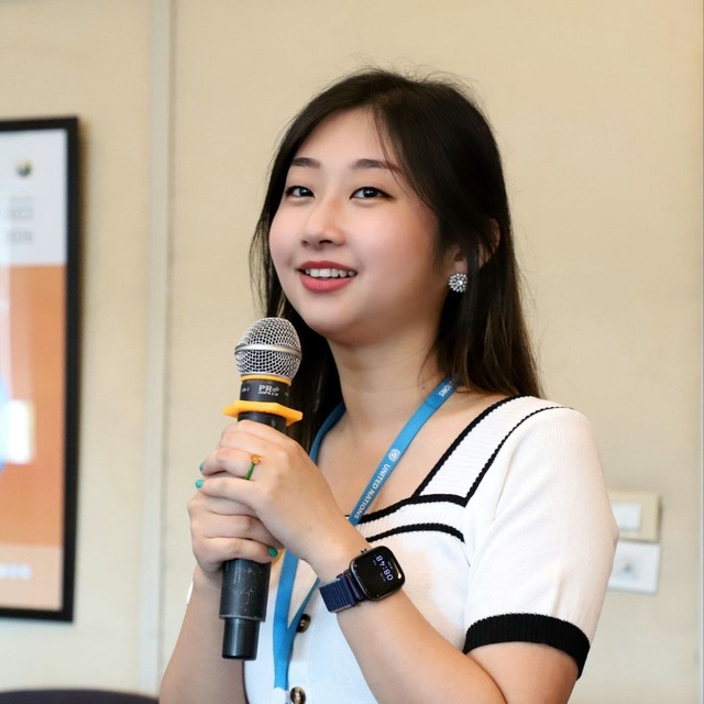 액셀러레이팅 프로그램 긱스스쿨을 통해 멤버가 되신 예영님은 국제기구에서 개발도상국의 지속가능한 발전을 위해 일하다가, 현장에서 느낀 문제들을 기술로 해결해보고 싶어서 카이스트에서 데이터사이언스를 공부하고 있습니다. 5개 대륙에 살아본 덕분에 다양한 환경과 시선을 경험한 예영님은 호기심이 많고, 다양한 주제로 경험을 나누는 것을 좋아합니다. 기후변화에 가장 취약한 나라들이 더 나은 결정을 내릴 수 있도록 돕는 AI 기반 데이터 서비스를 준비하고 있구요, 기술로 전지구적인 문제를 푸는데 관심이 있는 분이라면 예영님과 즐겁게 이야기를 나눠보시기를 추천합니다! #데이터 #AI #지속가능한 발전