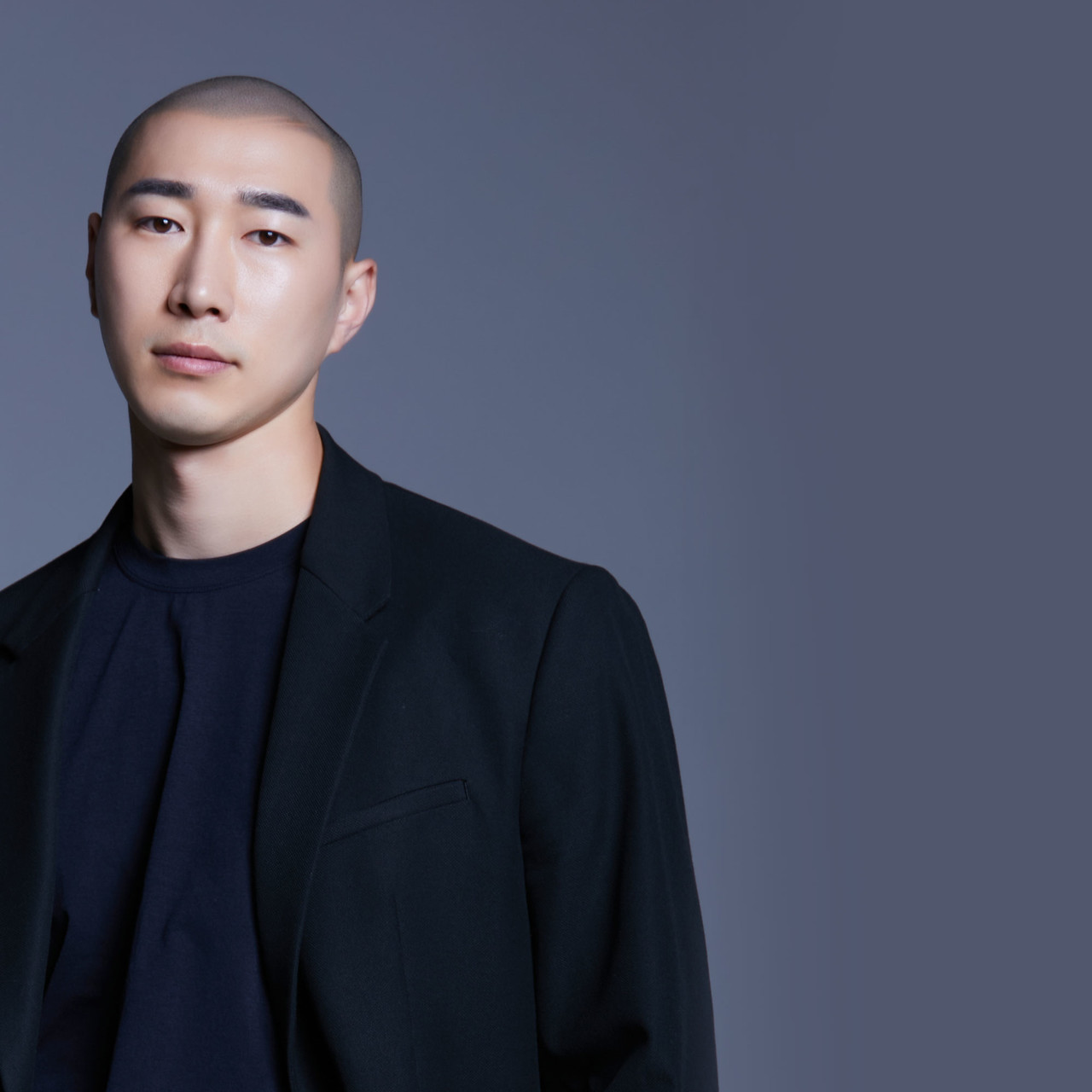 부산 직영점<br>Scalp Designer<br>DUSTIN 원장<br><br>그레이시티 부산 직영점 원장(현)<br>그레이시티 청주 직영점 원장(역임)<br>시사 국제미용 연합회 회장(현)<br> 대한두피문신전문가 협회 회장(현)<br> 대한문신사중앙회협회 회장(현)<br> 그레이시티 스칼프 원장(역임)<br> 그레이시티 부산 본점 원장(역임)<br> 그레이시티 이태원 본점 원장(역임)<br> 그레이시티 광주 직영점 원장(역임)<br> 그레이시티 제너럴 매니저(역임)<br> 그레이시티 아카데미 데모 총괄 실습 원장(역임)<br> 2023 한국을 빛낸 자랑스러운 한국인 대상<br> K-뷰티 SMP 브랜드 대상<br> 2022 ISO17024 국제 SMP 경연 대회 운영위원회 부위원장<br> 2022 K-아트페어 경연 대회 SMP 부문 협력 운영위원장<br> 2022 인류를 빛낸 대상 - 뷰티 문화 예술부문