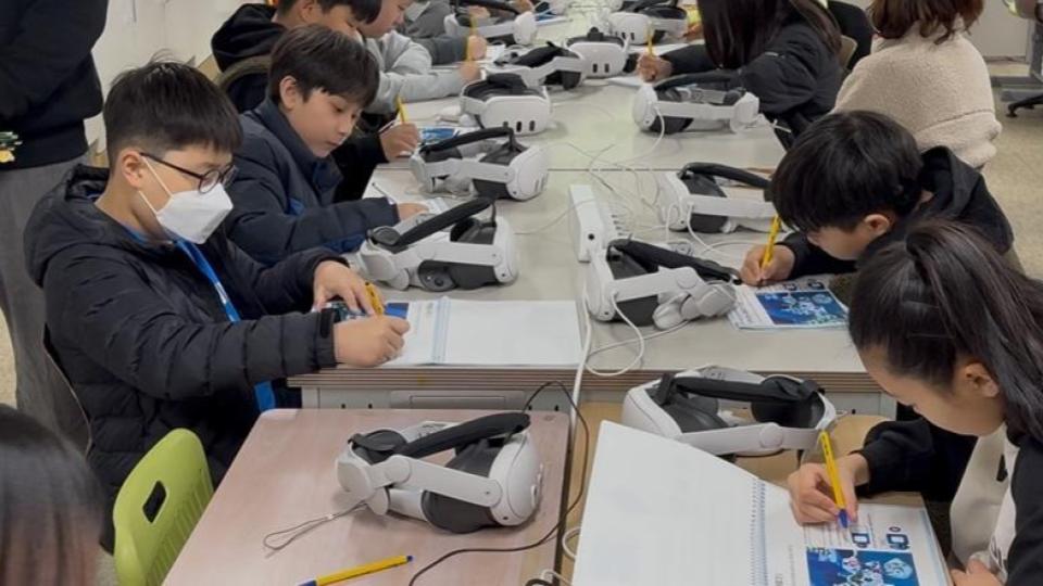 맞춤형 교육 환경 구축 아이콘