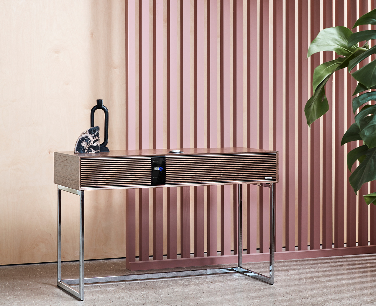R810 High Fidelity Radiogram