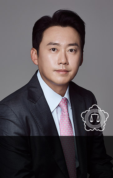 <p><font size=6px>김성돈</font><font size=4px> 대표 변호사</font><br><font size=5px color=#e08562>형사·이혼·지식재산권 전문</font></p>