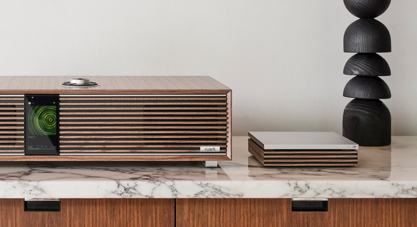 <p style="color: #725c59;">R-CD100  CD Player