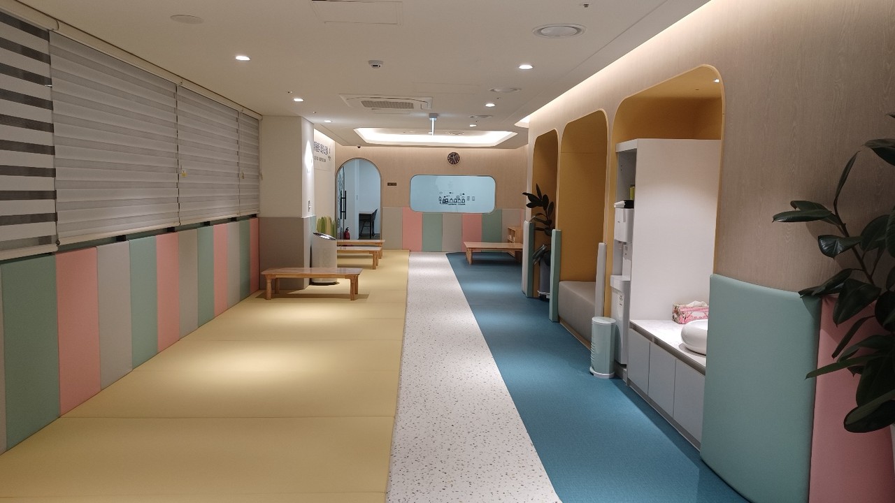 <p style="margin-left:10px;">수원 다함께돌봄센터15호점</p><h5 style="margin-left:10px">031) 221-0505</h5>
