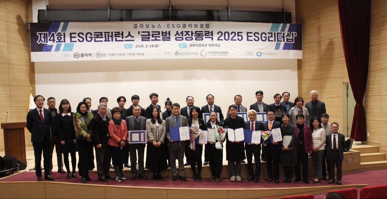<!DOCTYPE html> <html lang="ko"> <head>   <meta charset="UTF-8">   <meta name="viewport" content="width=device-width, initial-scale=1.0">   <title>ESG 문구 배치</title>   <link href="https://fonts.googleapis.com/css2?family=Gowun+Dodum&display=swap" rel="stylesheet">   <style>     body {       margin: 0;       height: 100vh;       background-color: #1e1e1e; /* 배경색만 있음 */       font-family: 'Gowun Dodum', sans-serif;     }      .text-overlay {       position: absolute;       top: 40px;       right: 60px;       text-align: right;       color: #ffffff;       animation: fadeSlideIn 2s ease-out forwards;       opacity: 0;     }      .text-overlay h1 {       font-size: 36px;       margin: 0;       font-weight: bold;       text-shadow: 2px 2px 8px rgba(0, 0, 0, 0.4);     }      .text-overlay p {       font-size: 18px;       margin-top: 8px;       text-shadow: 1px 1px 6px rgba(0, 0, 0, 0.3);     }      @keyframes fadeSlideIn {       0% {         opacity: 0;         transform: translateY(-20px);       }       100% {         opacity: 1;         transform: translateY(0);       }     }      /* 반응형 대응 */     @media (max-width: 768px) {       .text-overlay {         top: 20px;         right: 20px;       }        .text-overlay h1 {         font-size: 24px;       }        .text-overlay p {         font-size: 14px;       }     }   </style> </head> <body>  <div class="text-overlay">   <h1>ESG를 연결하다, 가치를 만들다</h1>   <p>Connecting ESG, Creating Inclusive Value</p> </div>  </body> </html>