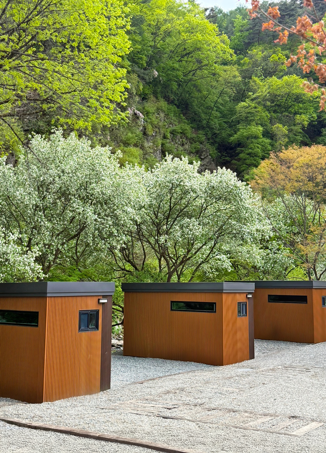 가평 스테이지 캠핑앤 풀빌라 개별시설이 있는 사이트 이미지입니다.