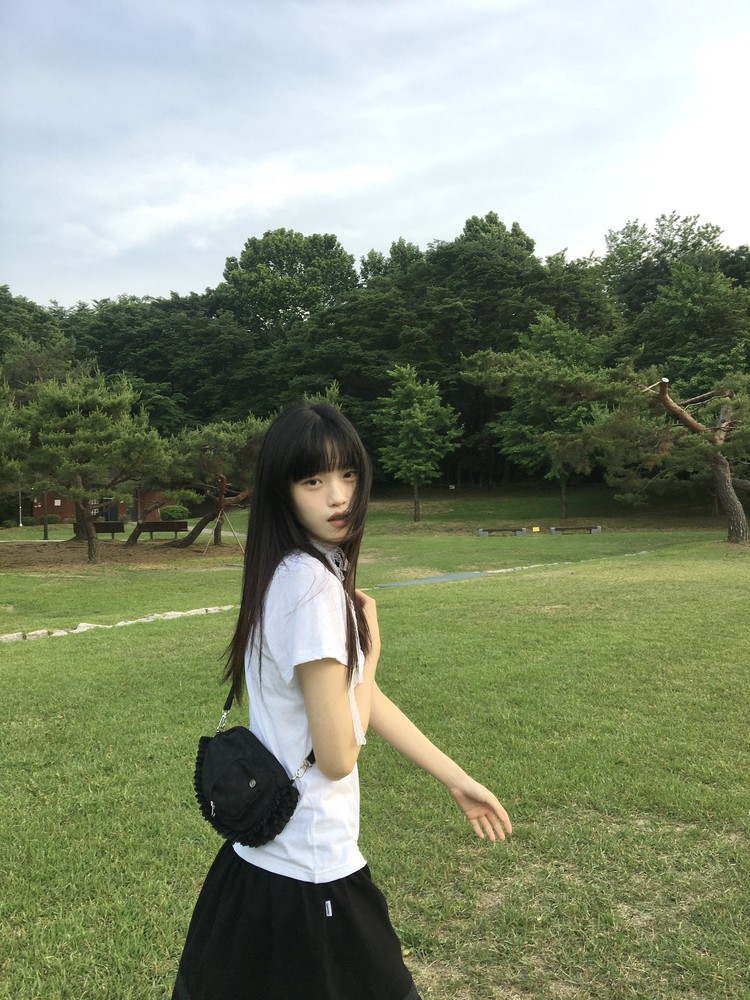 韓国商品/THE MUSEUMVISITOR DOT FRILL MINIBAG DOT FRILL MINIBAG : THE MUSEUM VISITOR