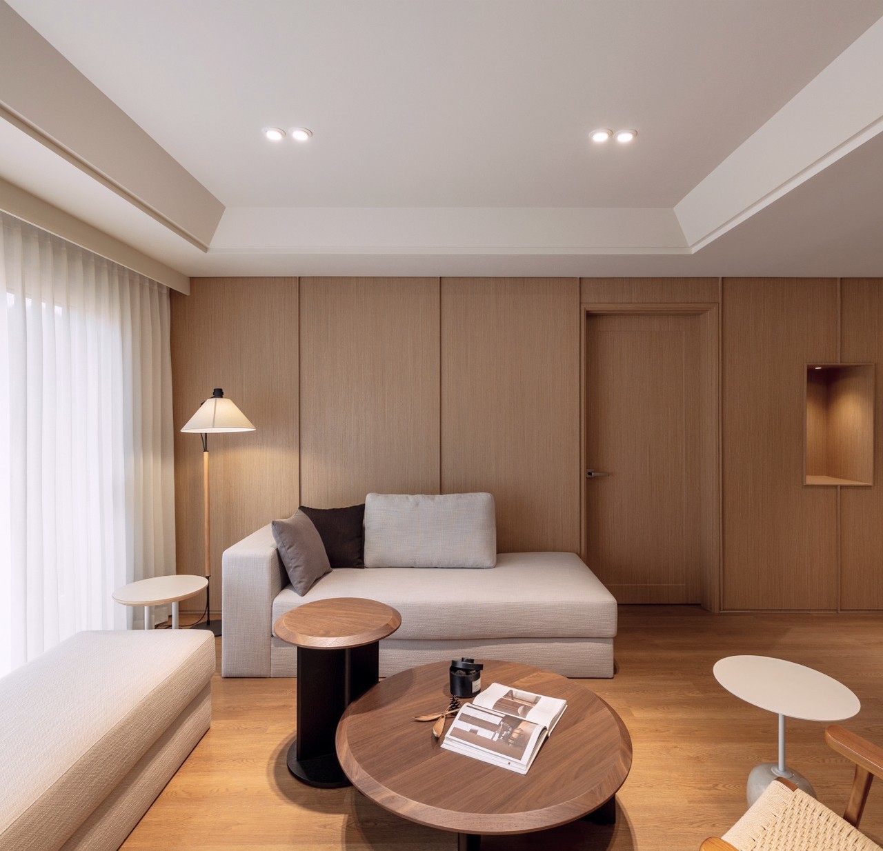 <span>호텔</span><span class="ani-btn"></span>