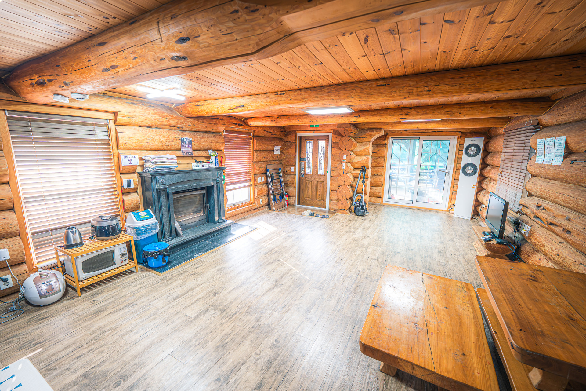 독채(1~2층)/침실2/넓은거실1/욕실1<br>기준12인(최대13인)