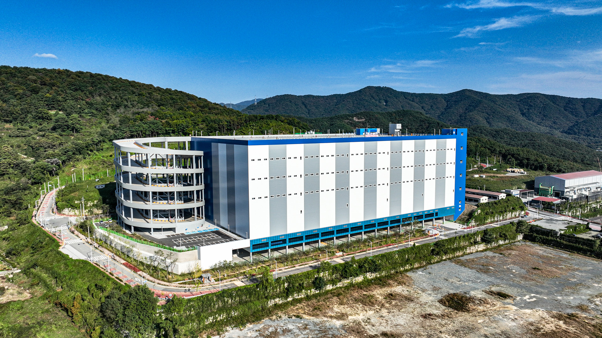 Gimhae Logistics Center, Busan Logistics warehouse, korea warehouse, MQ, QUBE Industrial, South Korea warehouse