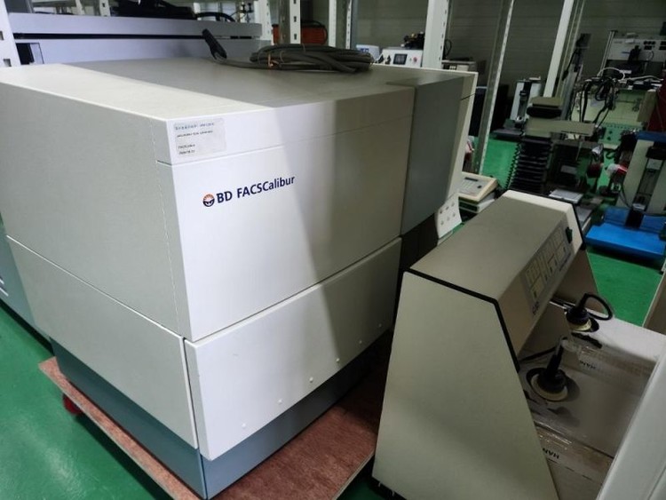 BD FACSCalibur TM Flow Cytometer 유세포 분석기 1 : 엠아이티솔루션