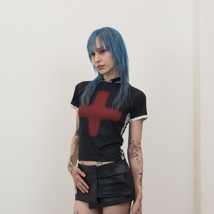CROSS CROP SHORT SLEEVE BLACK : DOGMA EHKS