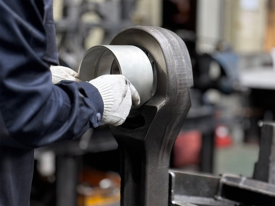 Connecting rod Small-end bush renewal