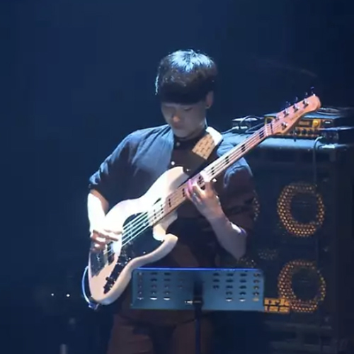 <strong>베이스, 기타 이재현</strong>