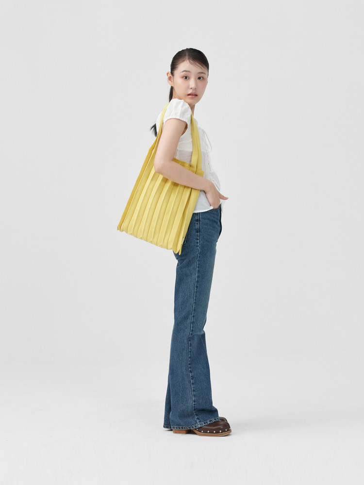 PLEATSMAMA: Sustainable Knit Pleats Bag