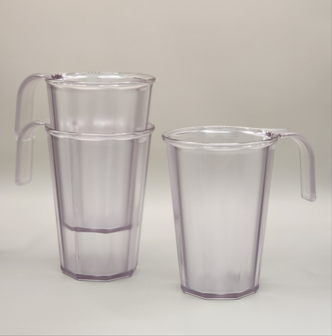 <strong>Handgrip 머그컵 16[oz]</strong><br/>16[oz] : (473ml)<br/>적층 (수납공간 최소화)<br/>맞춤형 인쇄가능