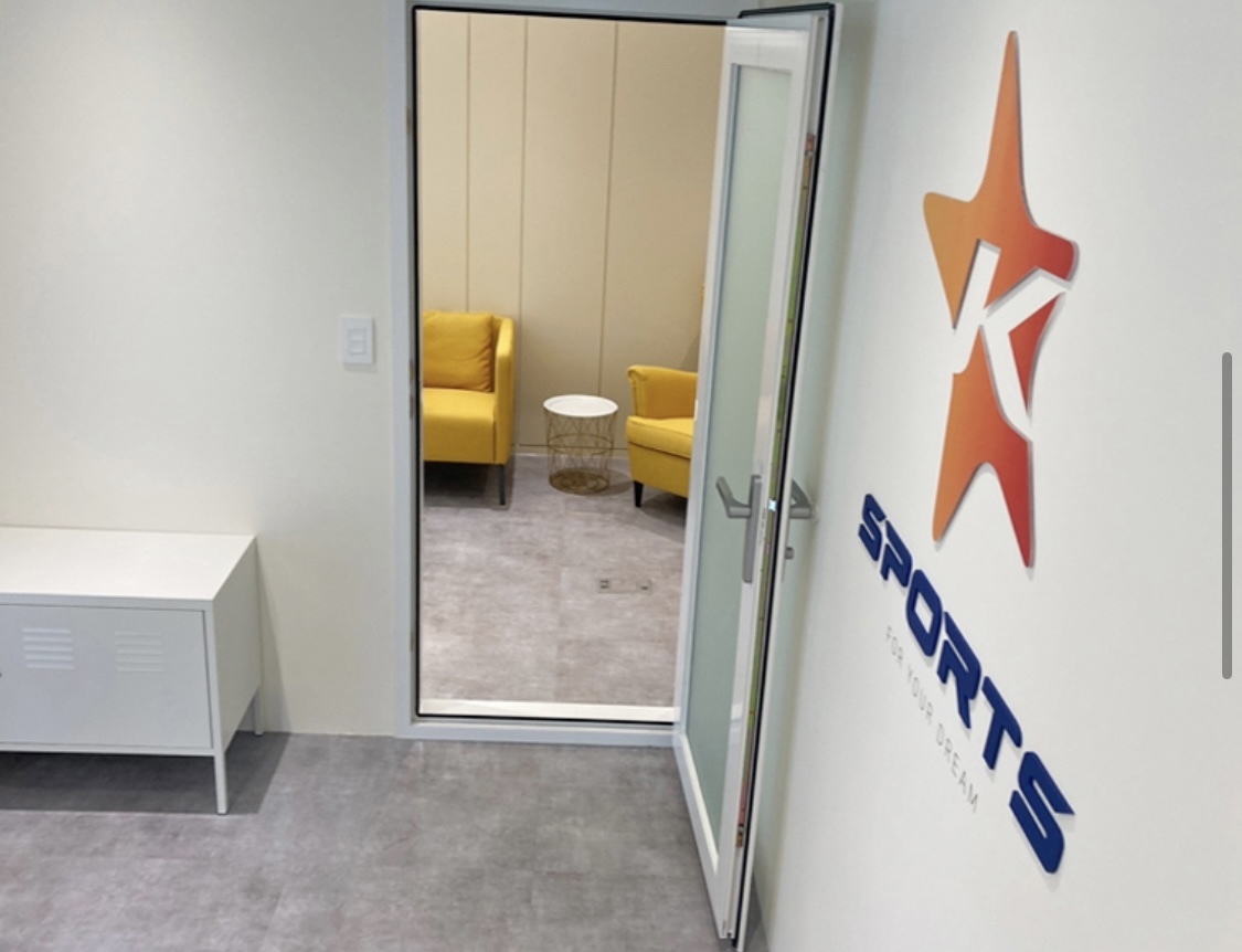 <strong>케이스포츠심리상담센터 대표 상담실</strong><br/>(방음시설)