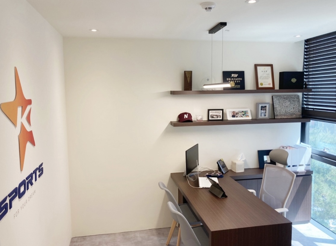 <strong>케이스포츠심리상담센터 대표 상담실</strong><br/>(방음시설)