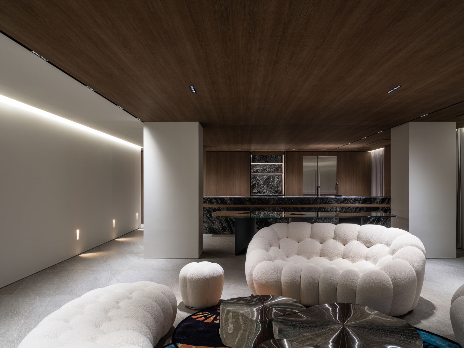 <div id="title">Seoul gangnam<span></span></div>