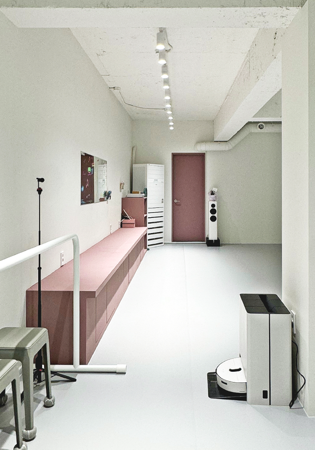 <h6><span style="font-size: 14px; letter-spacing: 3px;">Dancetill Studio</span></h6>