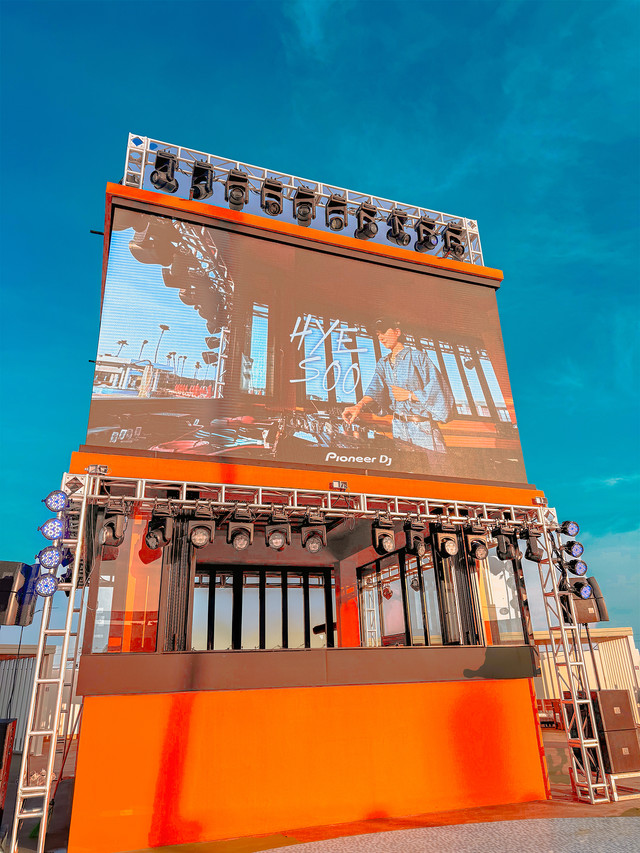 DJ BOOTH