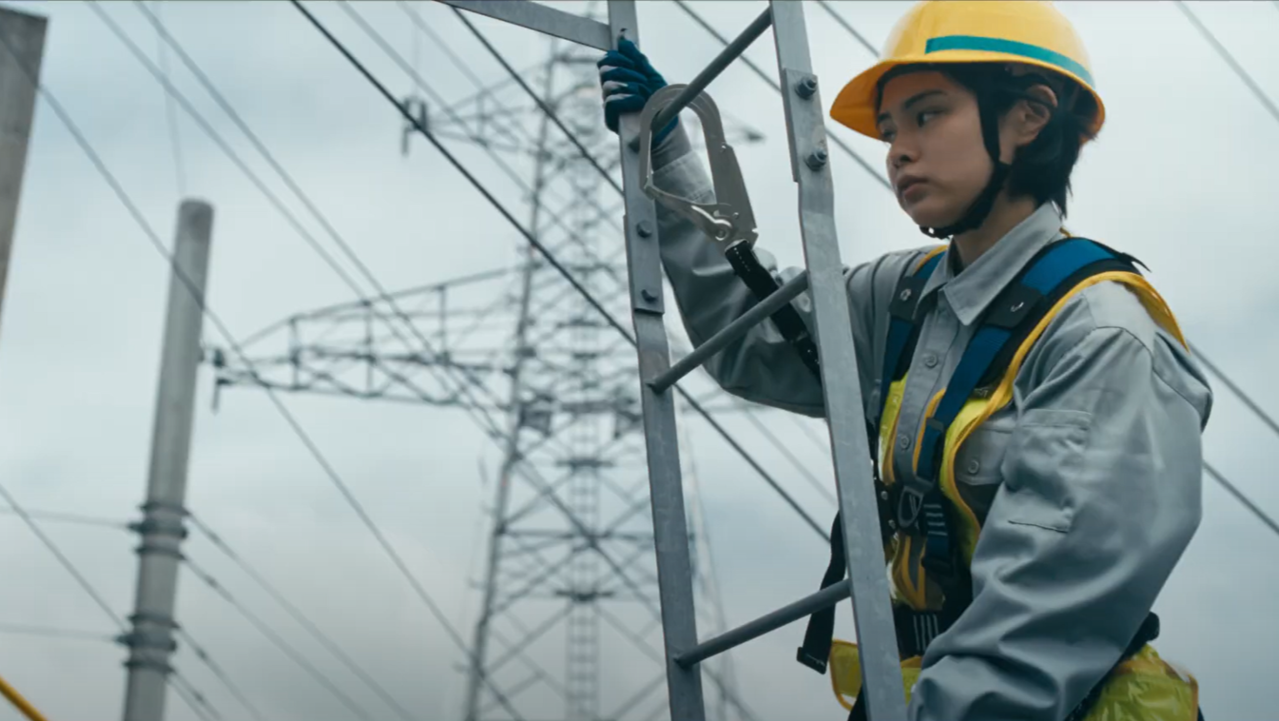 <span style="color: white; font-size: 20px; display: block; text-align: left;">위험한 장소에 드론을 대신 투입하여 각종 리스크를 예방하면서도 높은 품질의 데이터 확보</span>