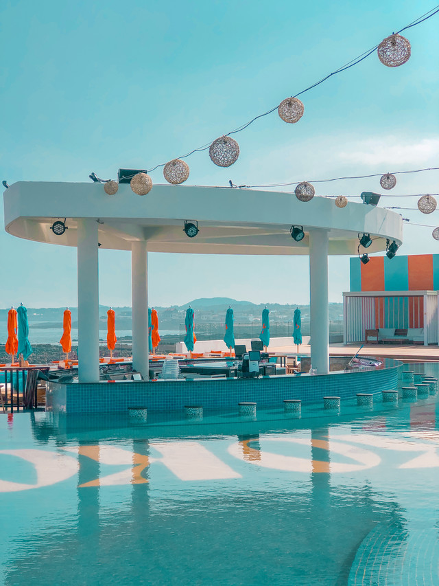 POOL BAR