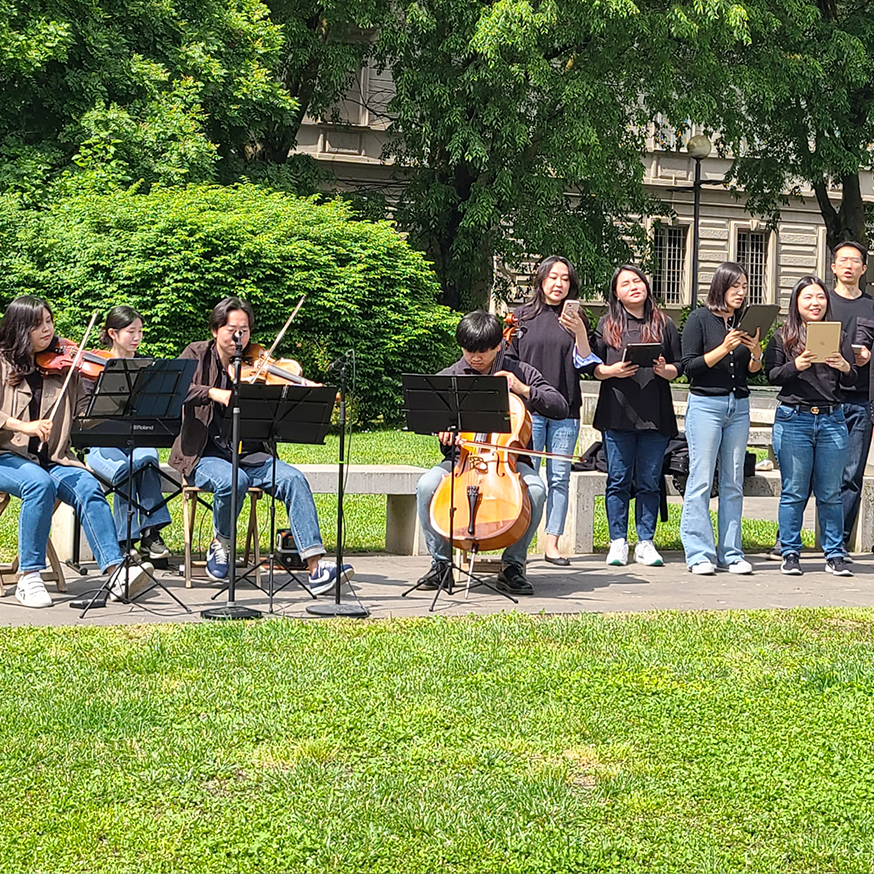 <em>Guida al Culto</em><br><b>예배 안내</b>