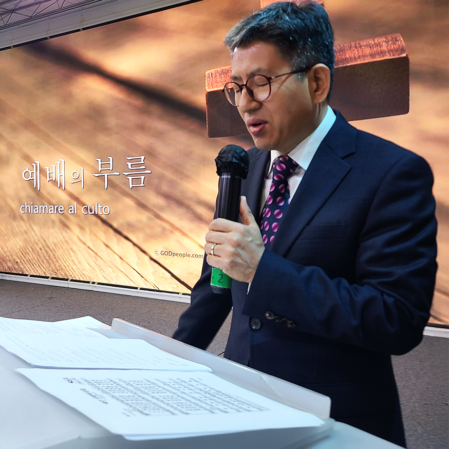 <em>Youtube</em><br><b>온라인 예배</b>