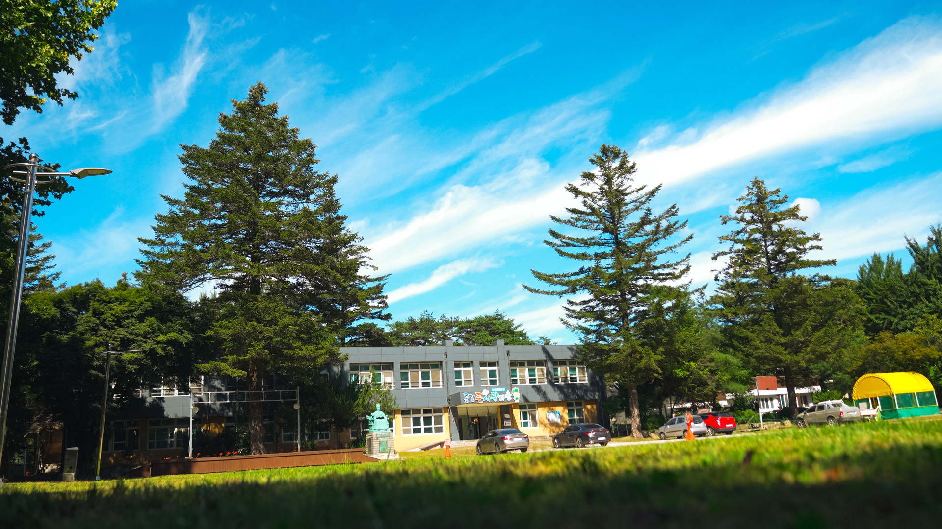 문경의 자연 속에서 만나는 따뜻한 쉼 100년의 시간이 흐른 옛 초등학교에서 시작된 문경큰사람마을