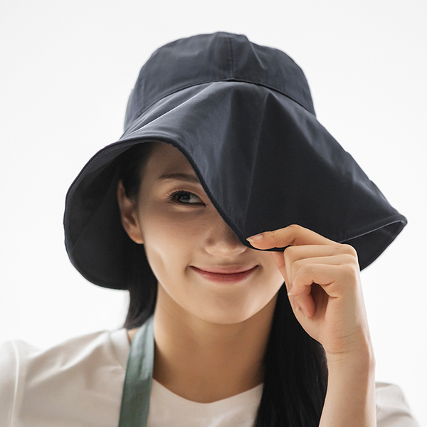 <b>RAINY BUCKET HAT</b>