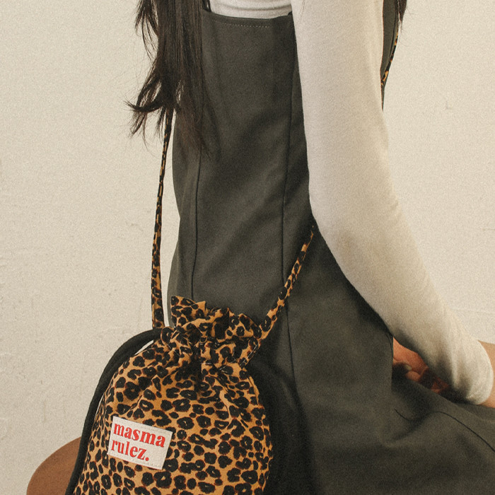 String cross bag _ Glittery black : Masmarulez [마스마룰즈]
