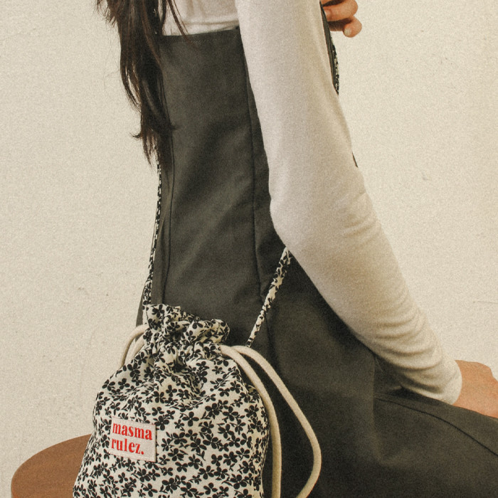 String cross bag _ Glittery black : Masmarulez [마스마룰즈]