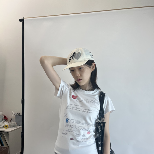 THE MUSEUM VISITOR★Tシャツ★人気 DOODLE EMBROIDERED T-SHIRT THE MUSEUM VISITOR