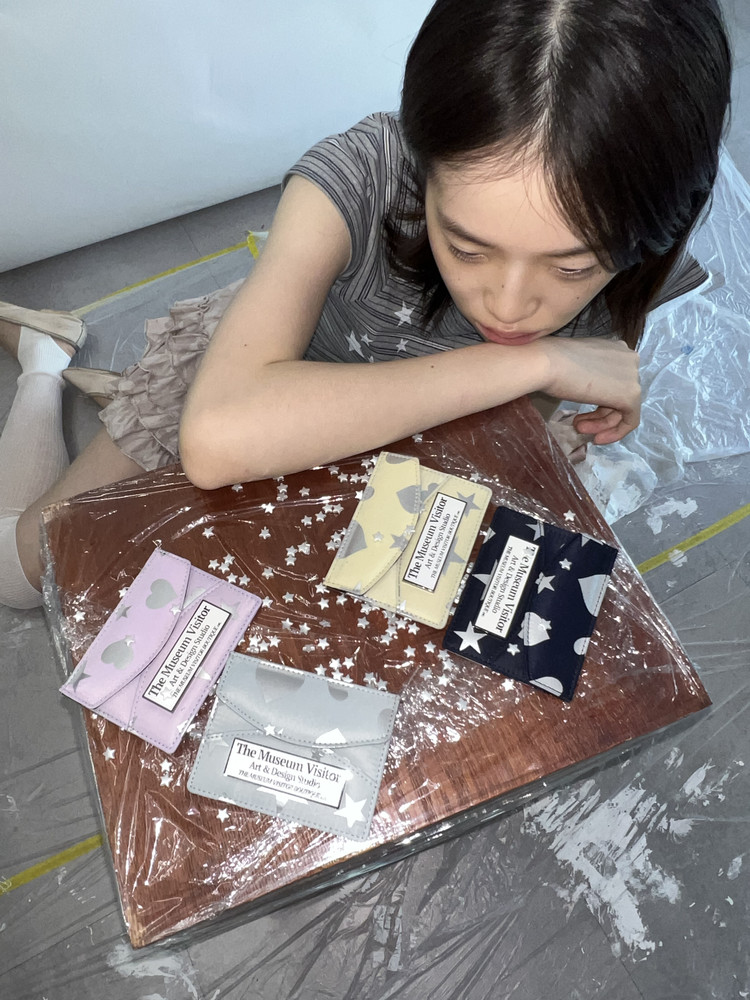 HEART STAR CRACK CARD WALLET (YELLOW) : THE MUSEUM VISITOR