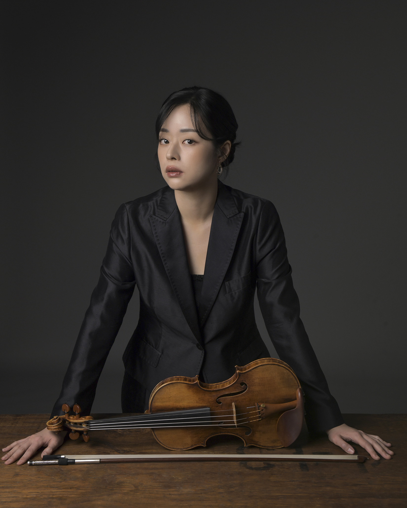 <h1 style="text-align: center;"><span style="font-size: 30px;"><b><span style="color: rgb(255, 255, 255);">vol.111</span></b></span></h1>