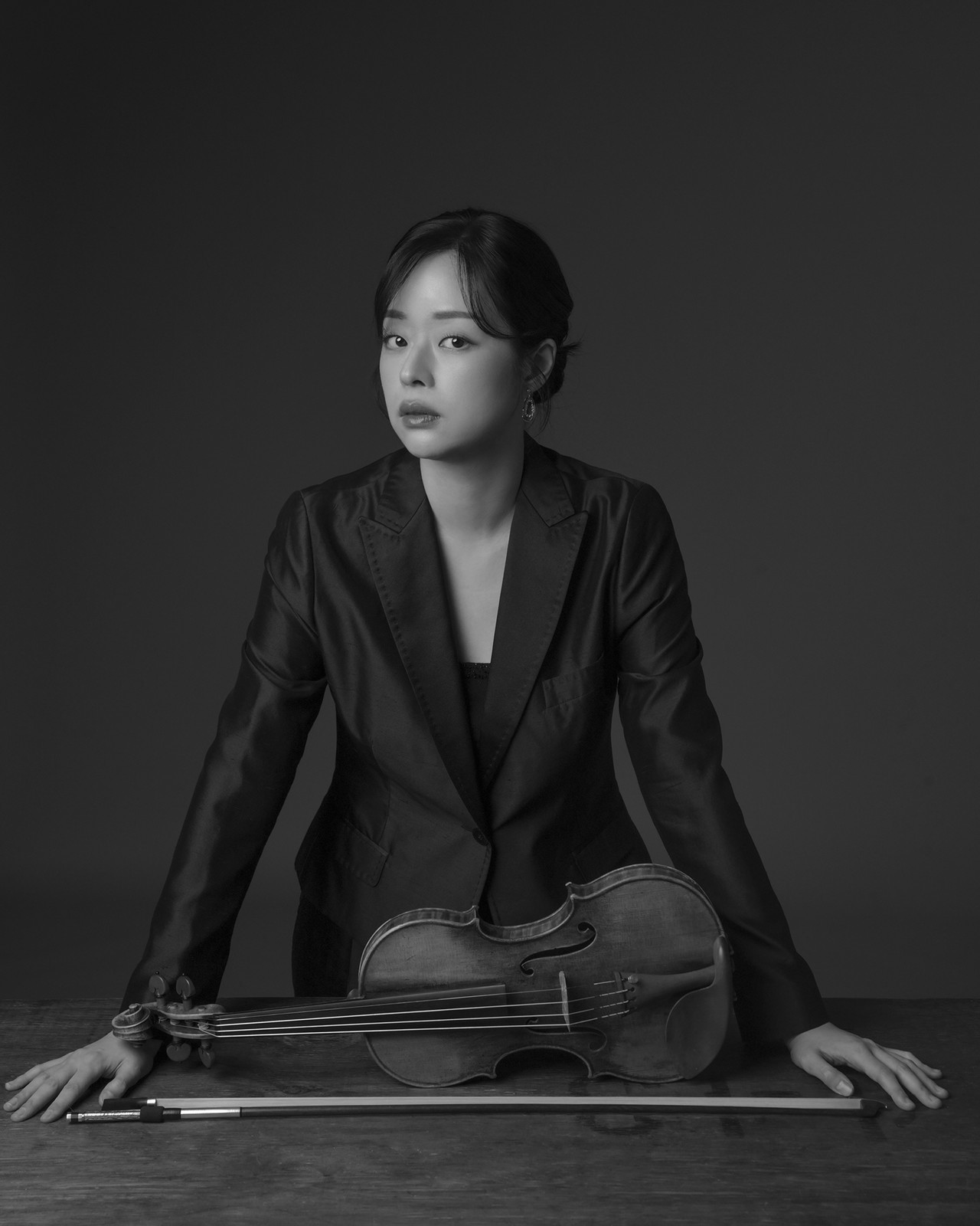 <h2 style="text-align: center;"><span style="font-size: 96px;"><b><span style="color: rgb(255, 255, 255);">vol.111</span></b></span></h2>