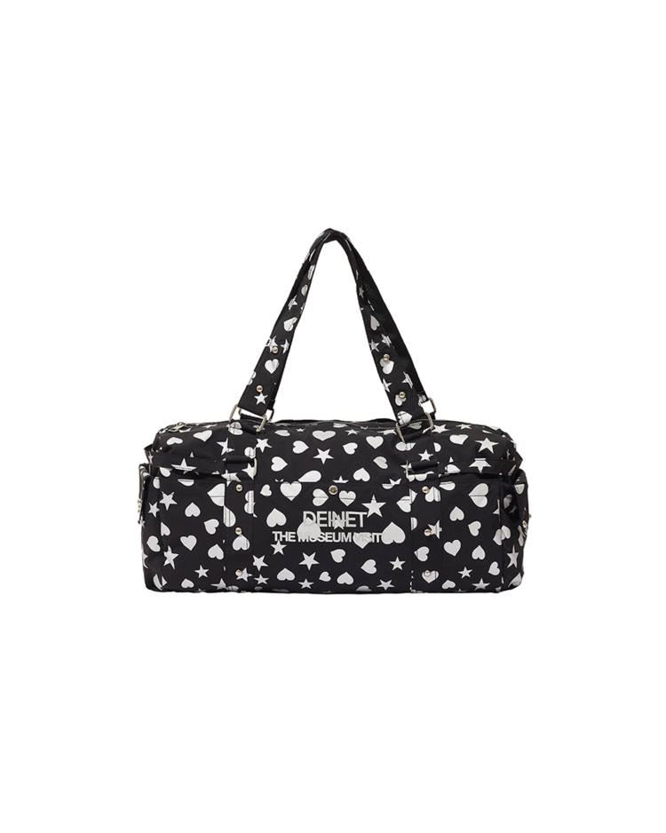 【TMV X DEINET】HEART STAR DUFFLE BAG TMV X DEINET HEART STAR DUFFLE BAG IN BLACK : THE MUSEUM VISITOR