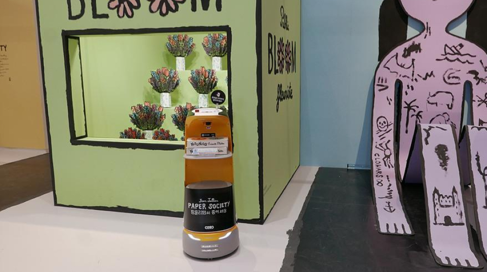 '장줄리앙' 전시서 로봇 도슨트 운영 일 평균 20회, 도슨트 서비스 제공