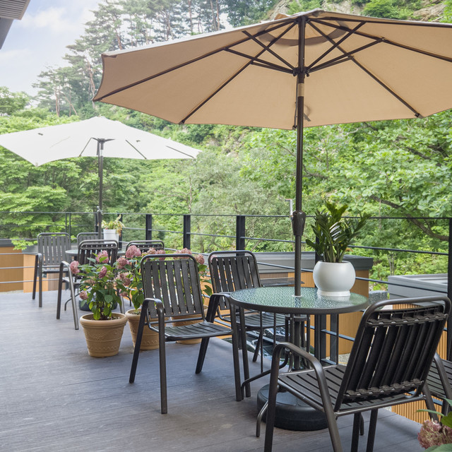 스테이지 캠핑앤 풀빌라의 카페테리아 휴게공간을 소개합니다.