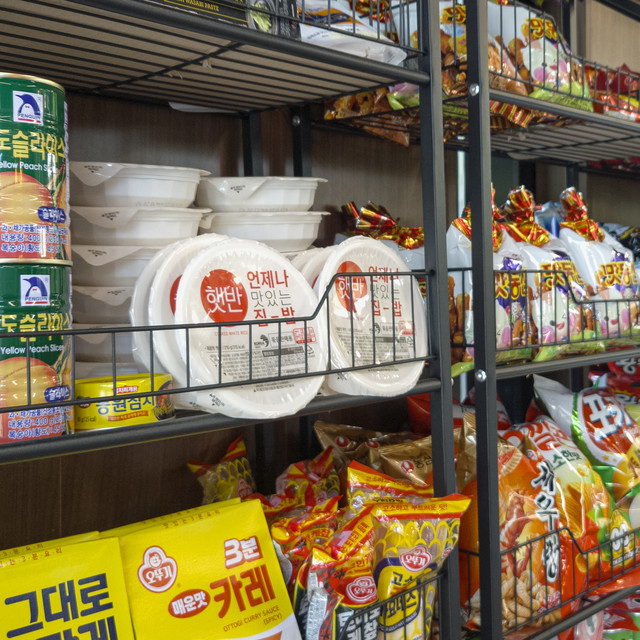 스테이지 캠핑앤 풀빌라의 카페테리아 매점을 소개합니다.