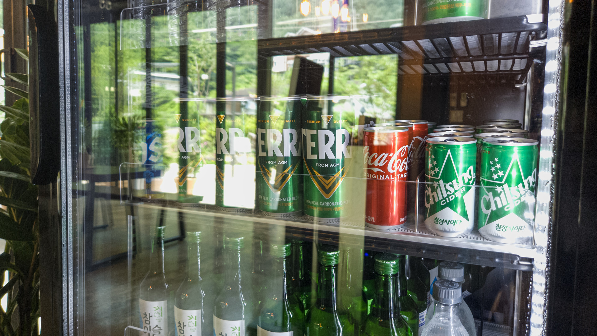 스테이지 캠핑앤 풀빌라의 카페테리아 매점을 소개합니다.