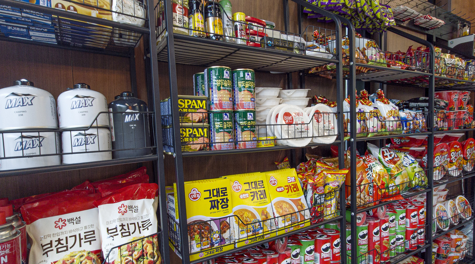 스테이지 캠핑앤 풀빌라의 카페테리아 매점을 소개합니다.