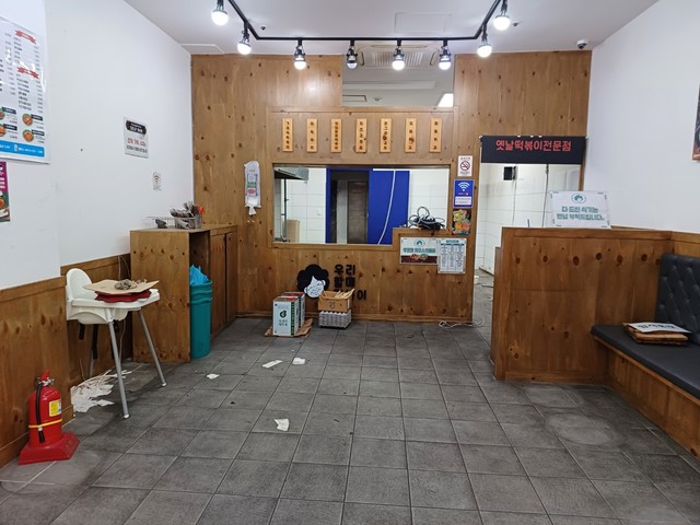 우리할매떡볶이 철거공사